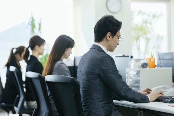 公務員の投資は副業にあたる?公務員でもできる投資とは